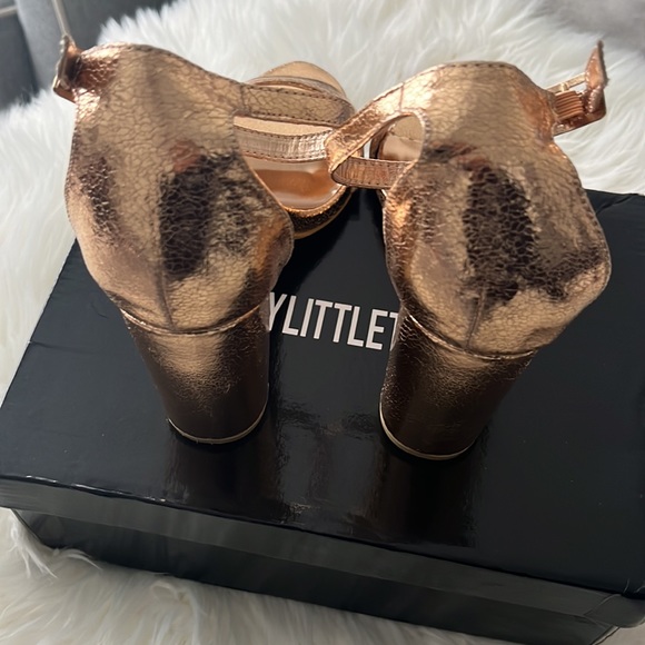 Pretty Littlething PLT Sandals Rosegold size 9 runs small - Picture 3 of 5